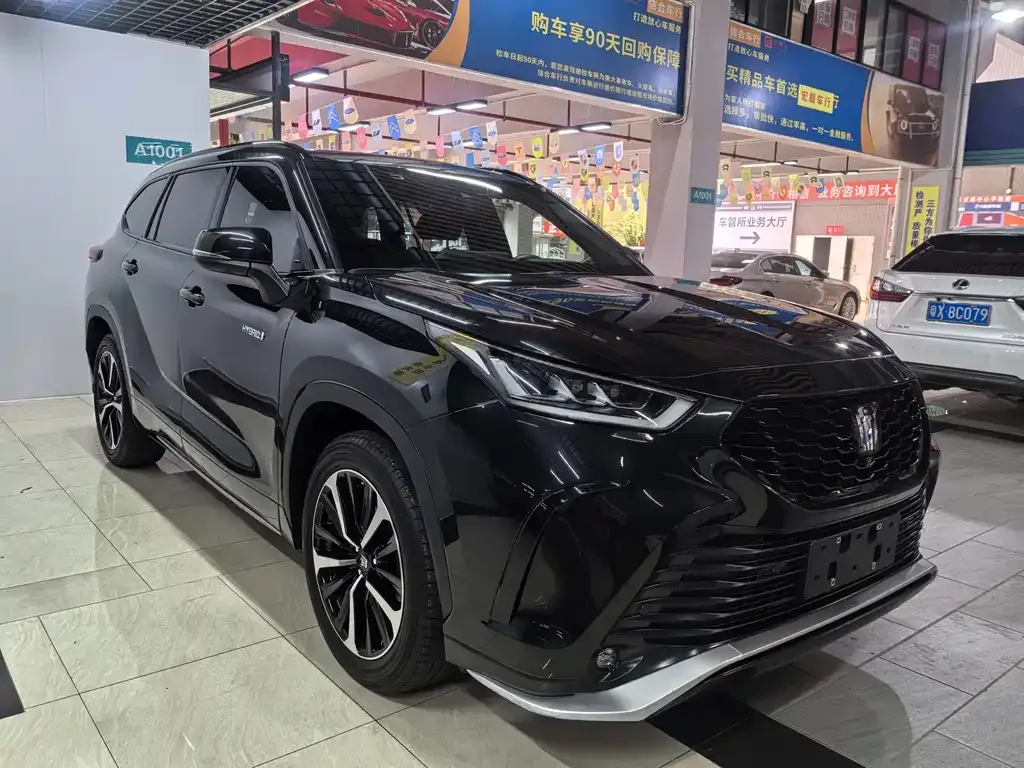 Toyota Crown Kluger 2023 из CN, фото 10