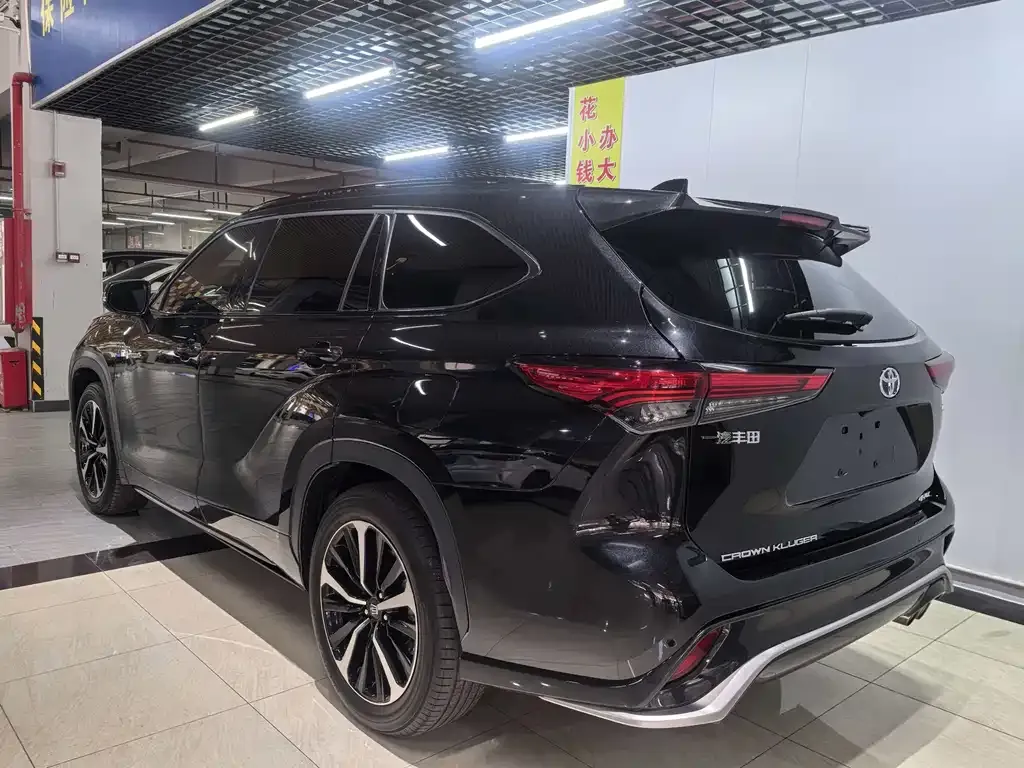 Toyota Crown Kluger 2023 из CN, фото 4