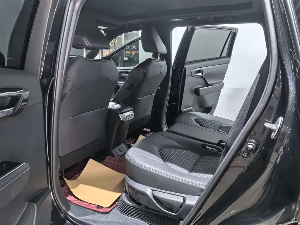 Toyota Crown Kluger 2023 из CN, фото 8