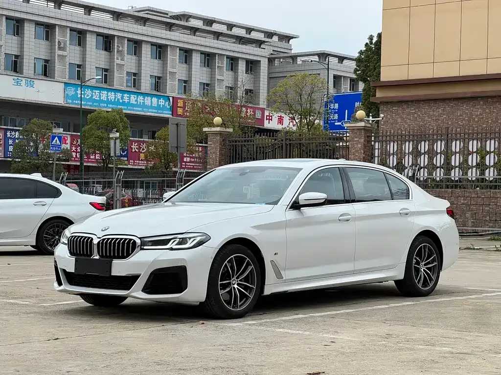 BMW 5 Series — фото 1