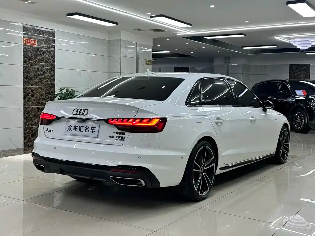 Audi A4L 2023 из CN, фото 4