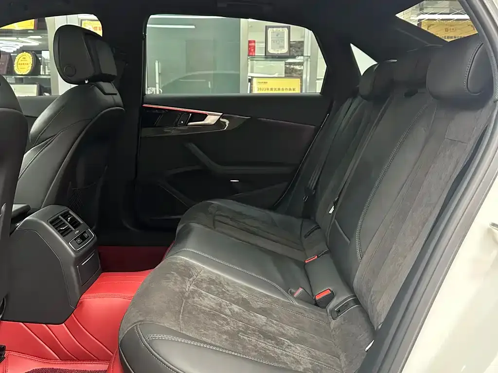 Audi A4L 2023 из CN, фото 6