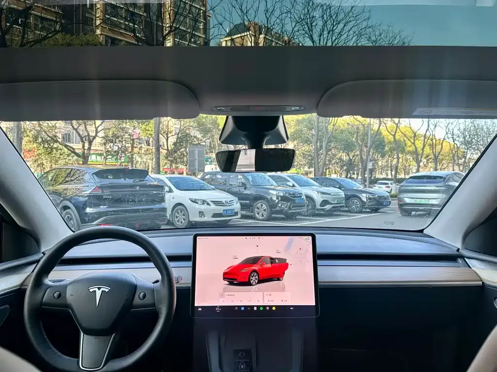 Tesla Model Y — фото 3