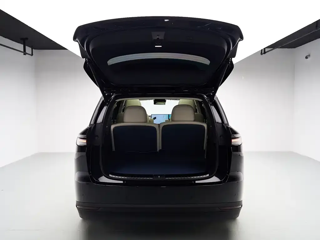 Li Auto i8 — фото 7