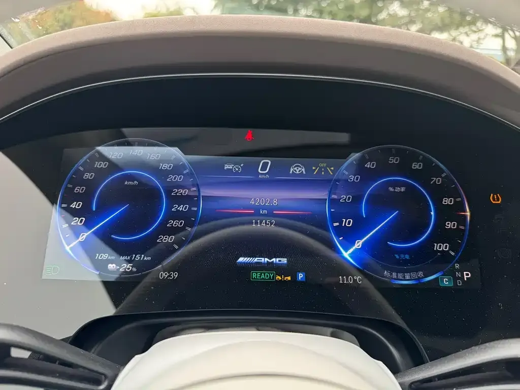 Mercedes-Benz EQS AMG — фото 9