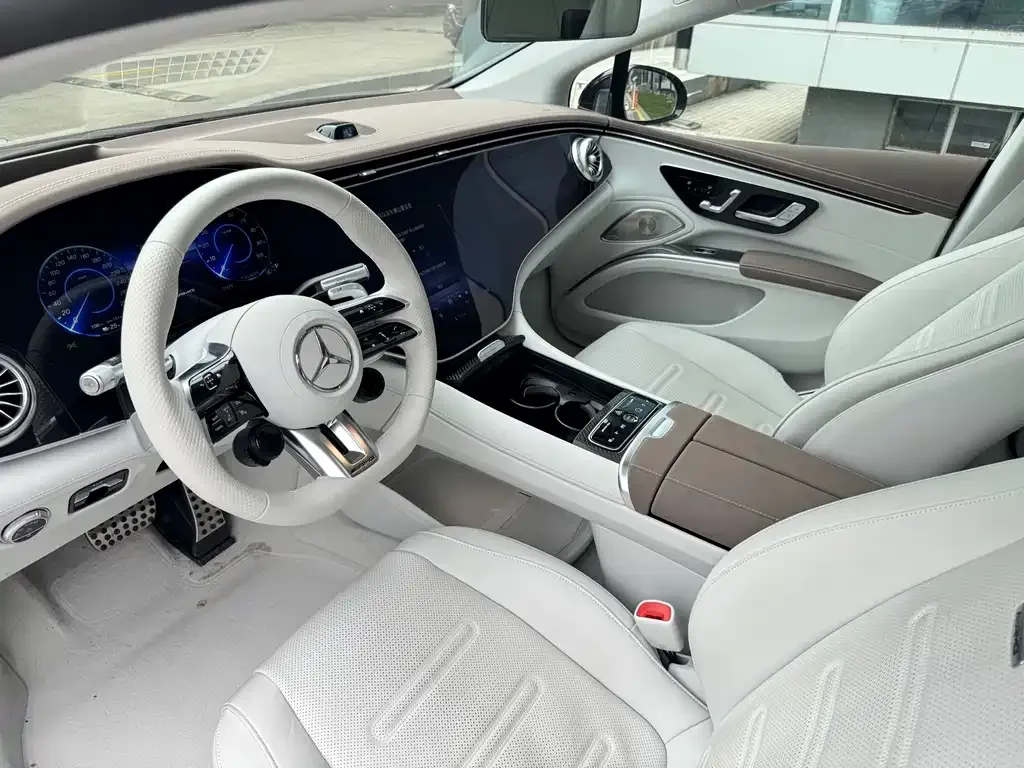 Mercedes-Benz EQS AMG — фото 10