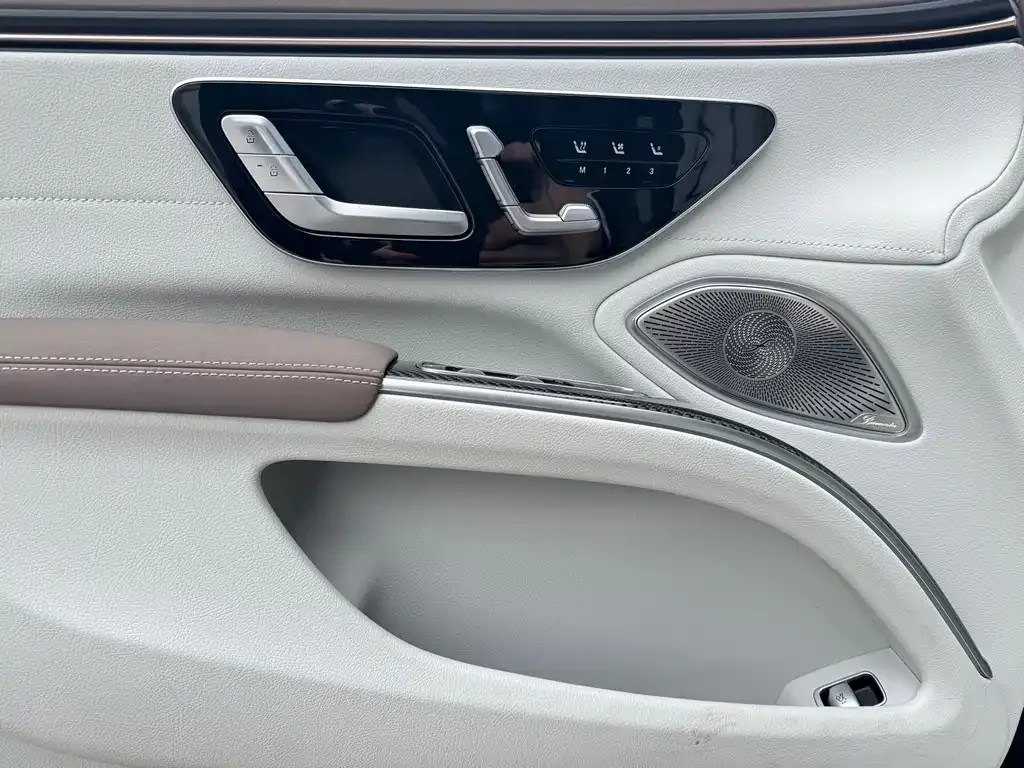 Mercedes-Benz EQS AMG — фото 4