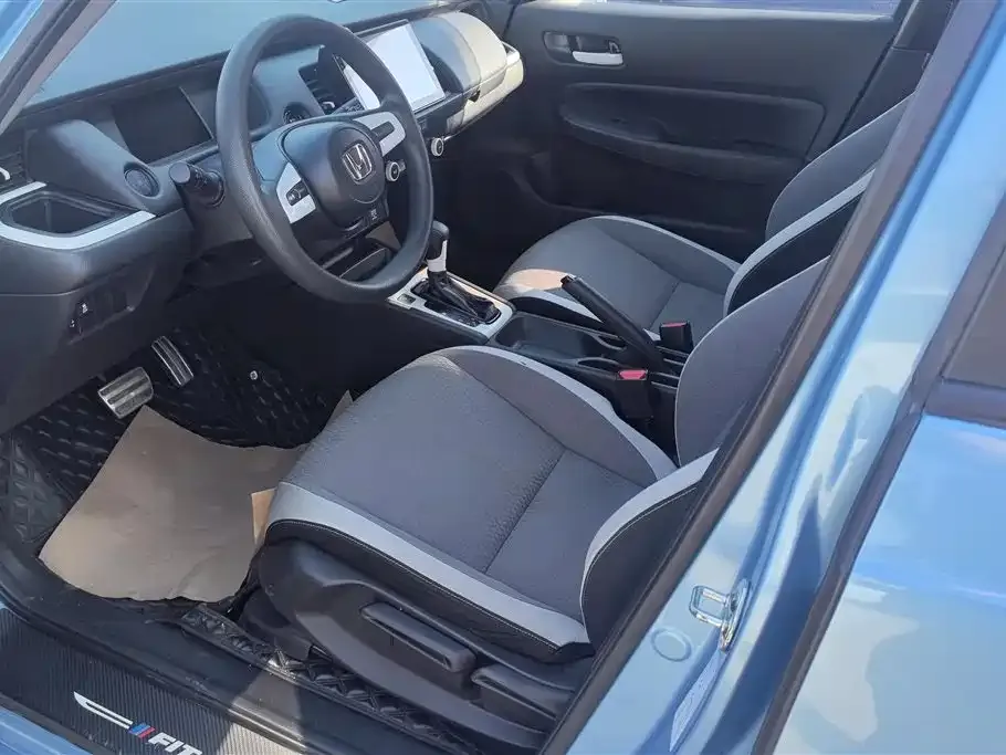 Honda Fit — фото 10