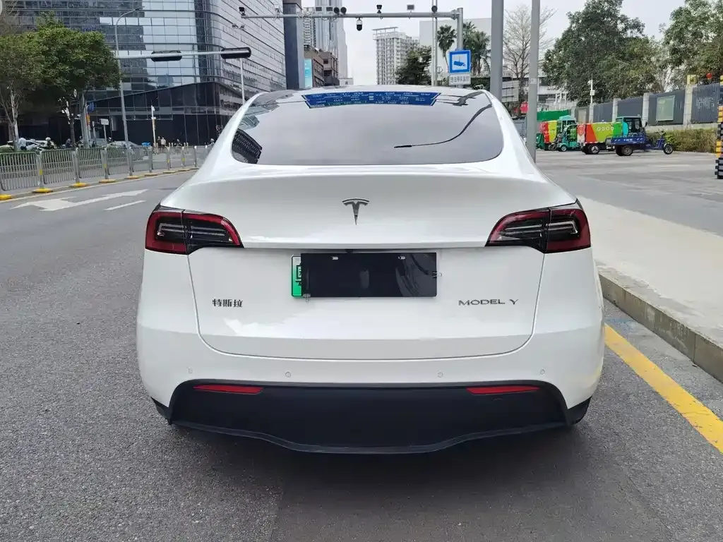 Tesla Model Y — фото 7