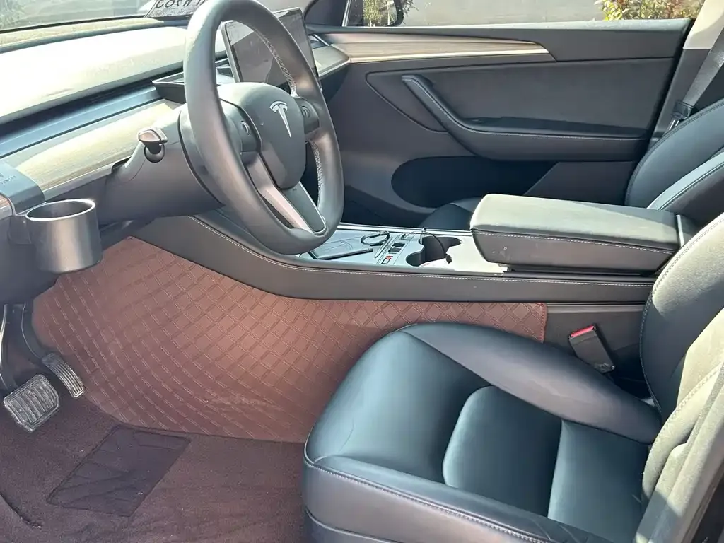Tesla Model Y — фото 2