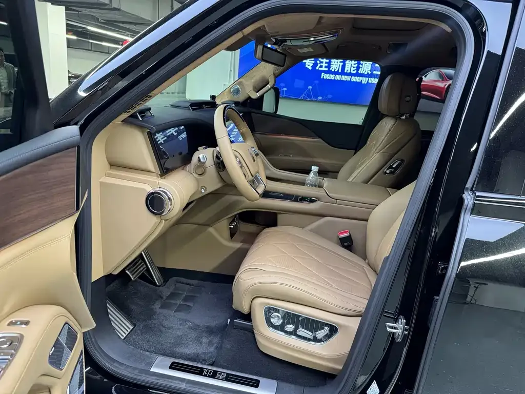 Yangwang U8 L 2025 из CN, фото 3