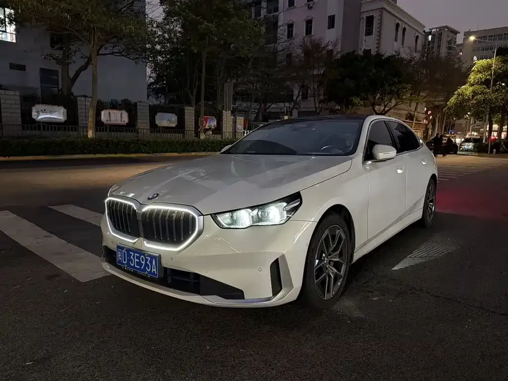 BMW 5 Series 2024 из CN, фото 1