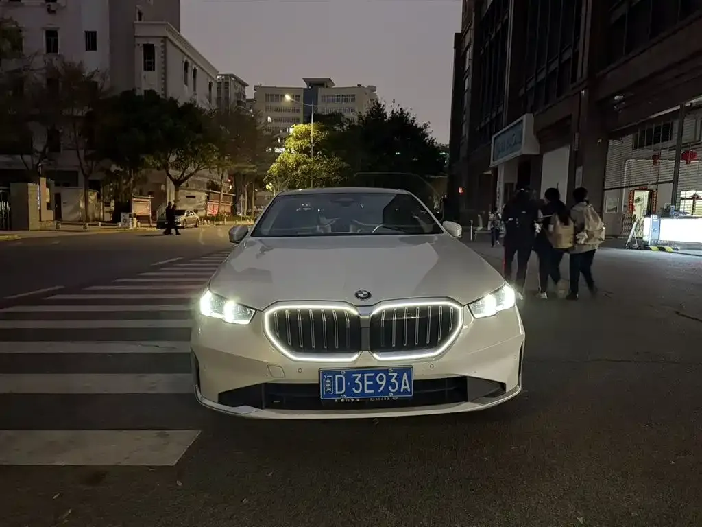 BMW 5 Series 2024 из CN, фото 8