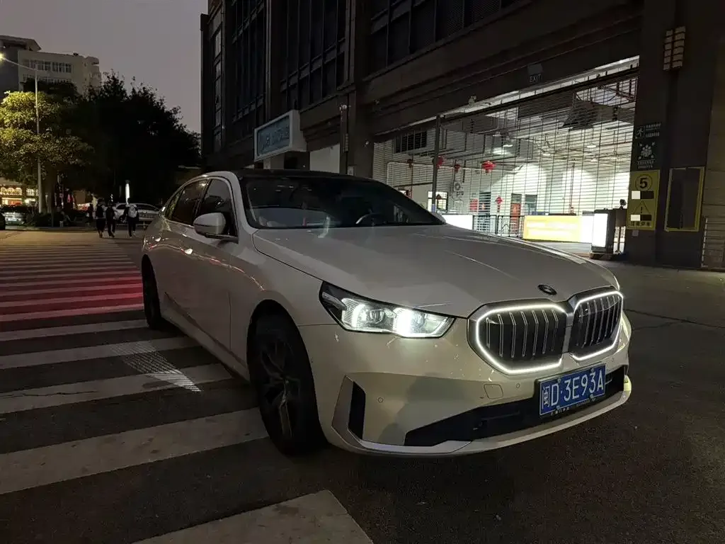 BMW 5 Series 2024 из CN, фото 5