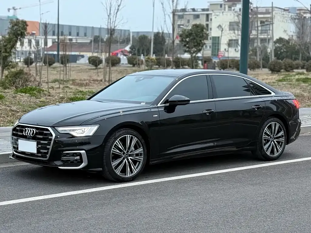 Audi A6L — фото 1