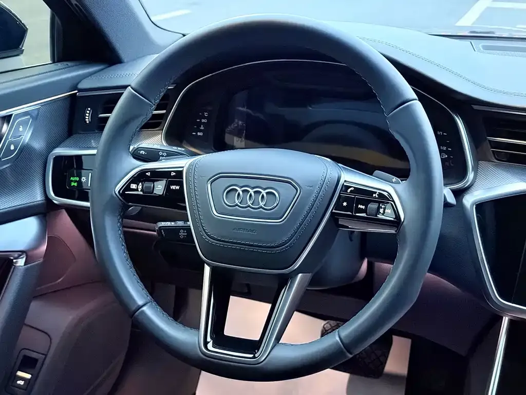Audi A6L — фото 10