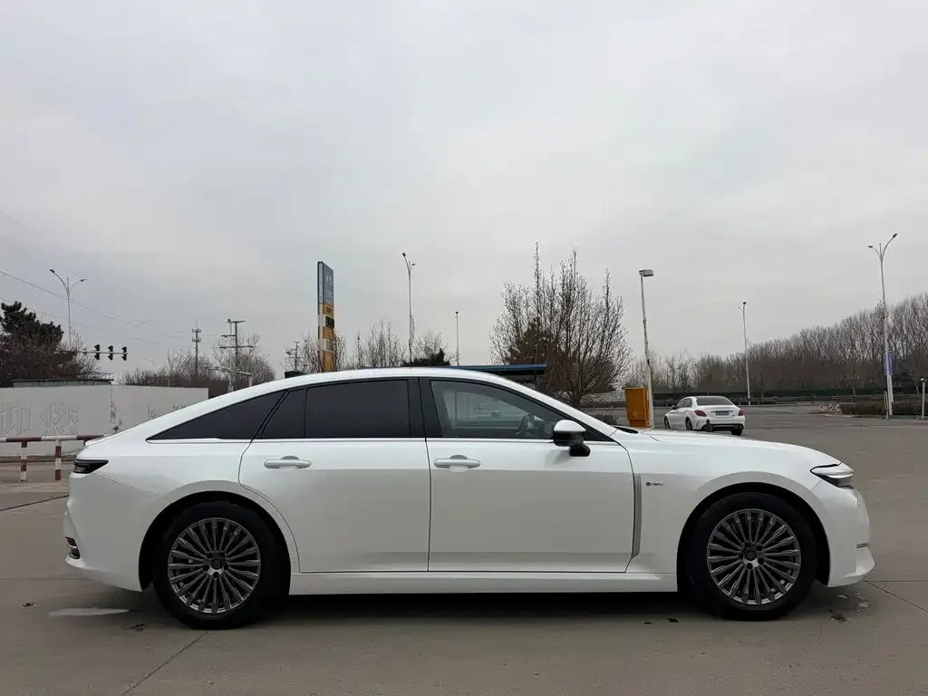 Toyota Crown (Import) 2025 из CN, фото 7