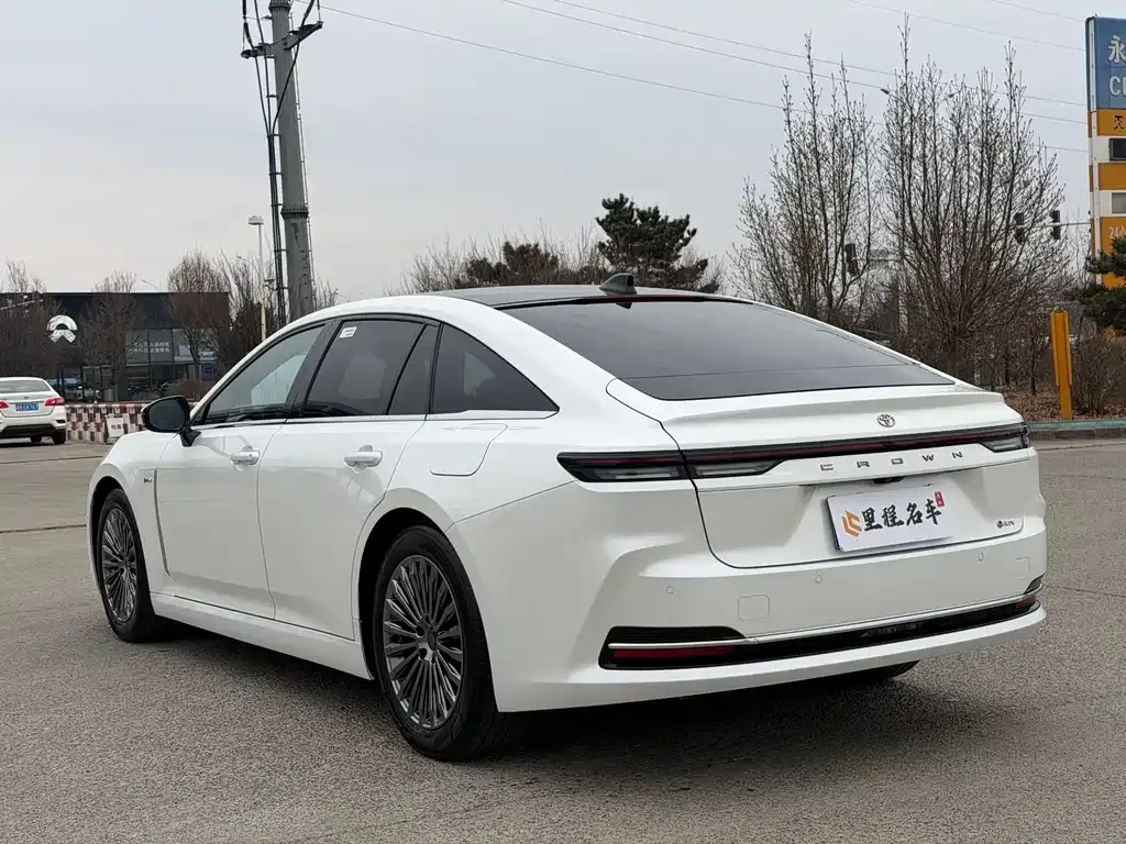 Toyota Crown (Import) 2025 из CN, фото 3