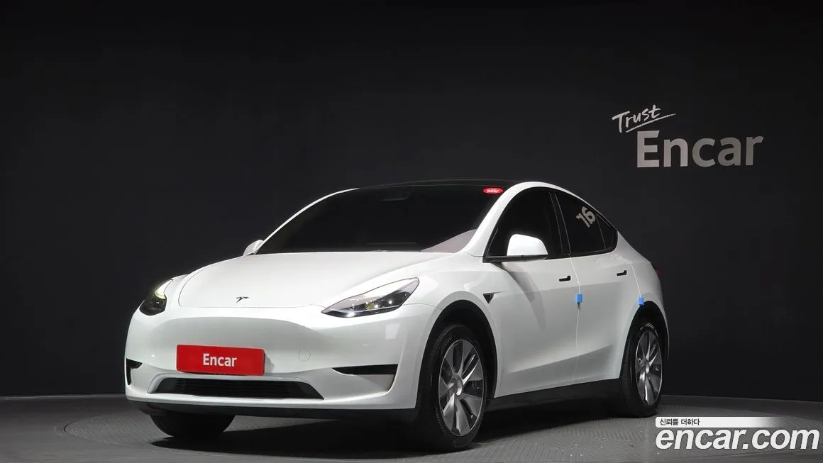 Tesla Model Y — фото 1