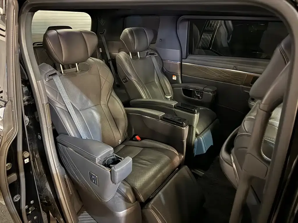 Toyota Alphard — фото 4