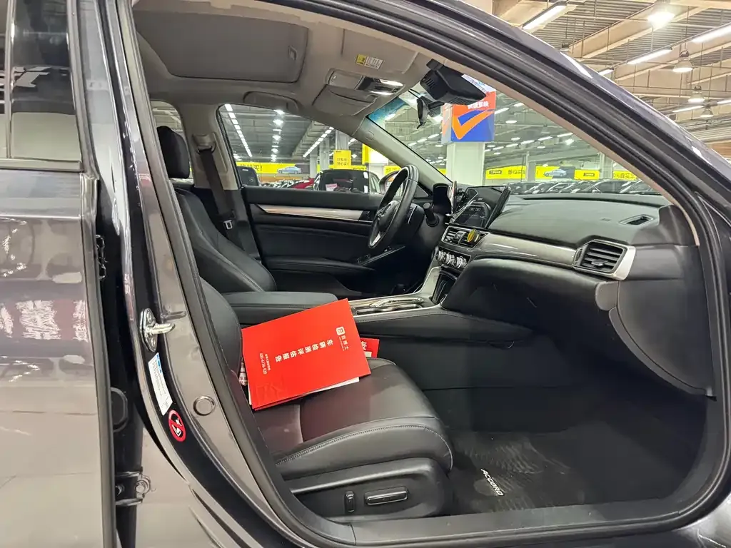 Honda Accord — фото 10