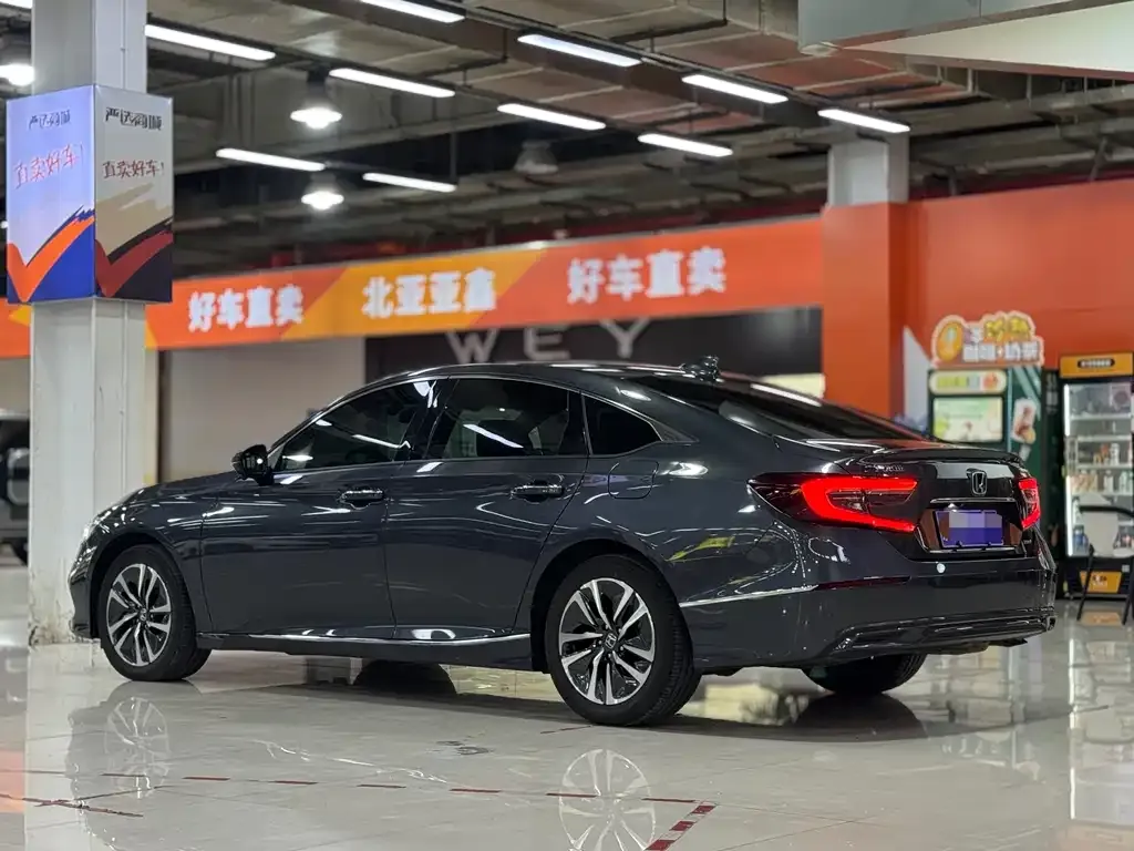 Honda Accord — фото 9