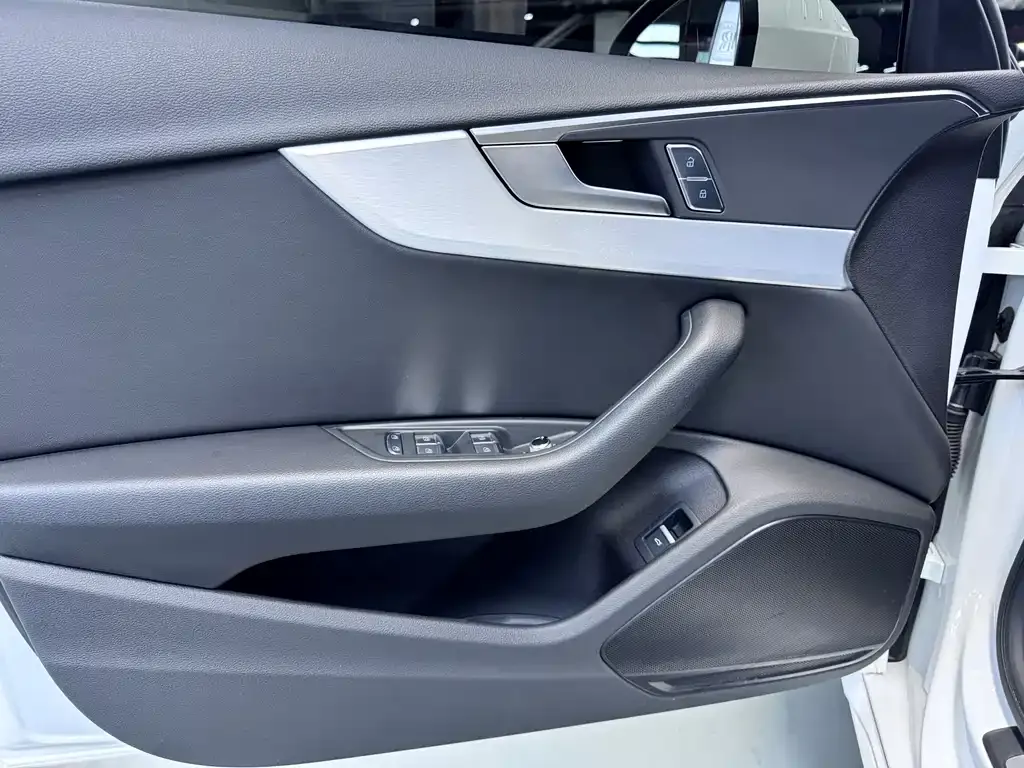 Audi A4L 2024 из CN, фото 5