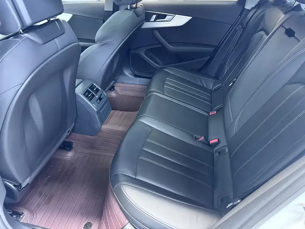 Audi A4L 2024 из CN, фото 9