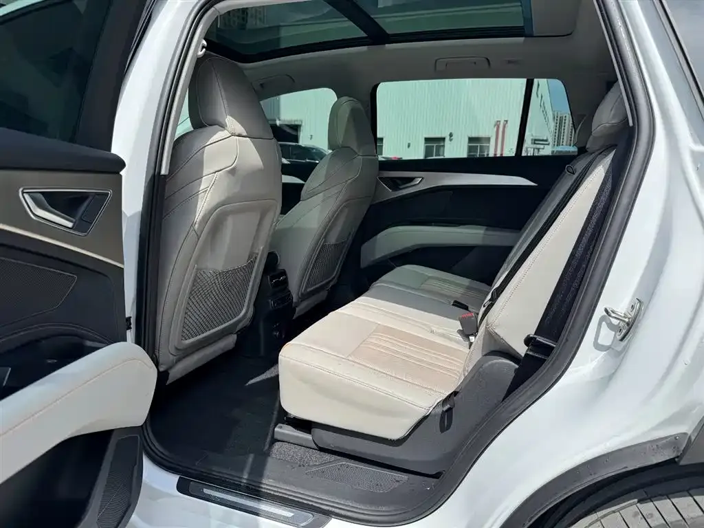 Audi Q5 e-tron — фото 3