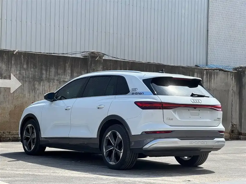 Audi Q5 e-tron — фото 4