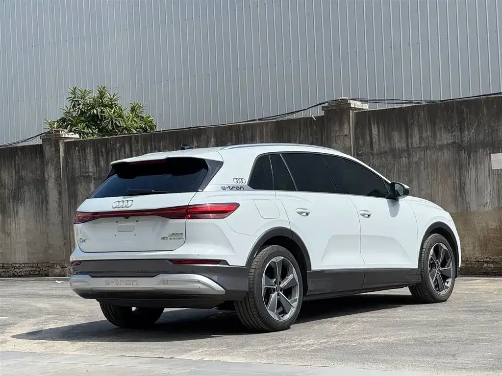 Audi Q5 e-tron — фото 7