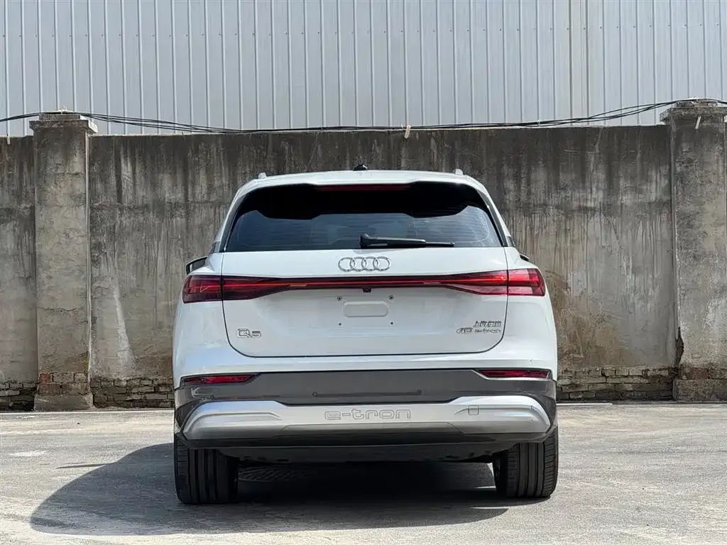 Audi Q5 e-tron — фото 10