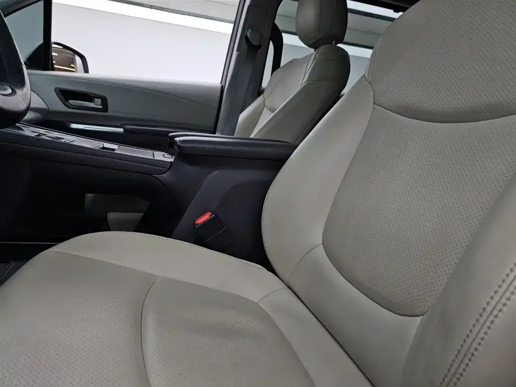 Toyota Sienna 2023 из CN, фото 7