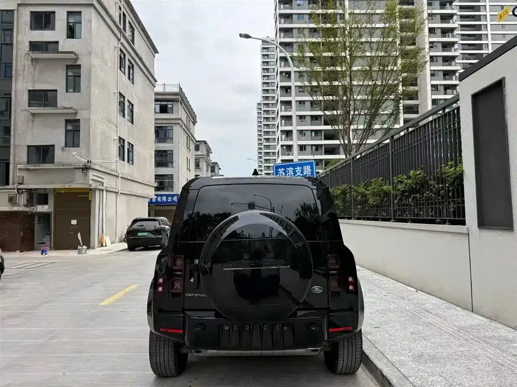 Land Rover Defender — фото 6