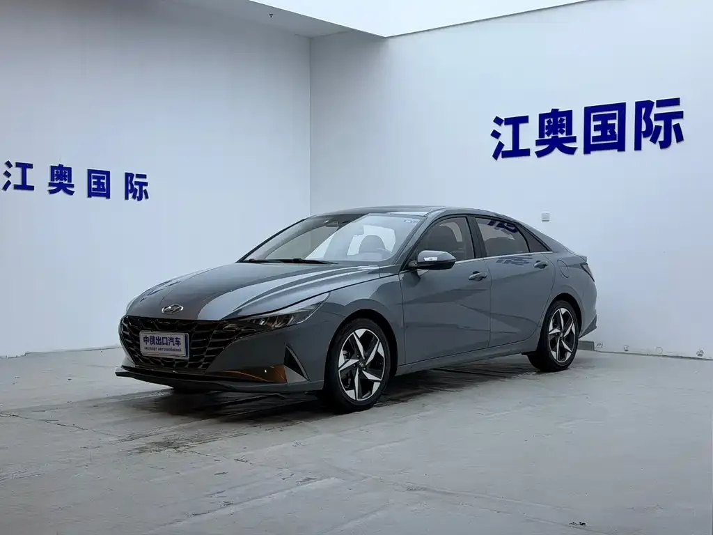 Hyundai Elantra — фото 1