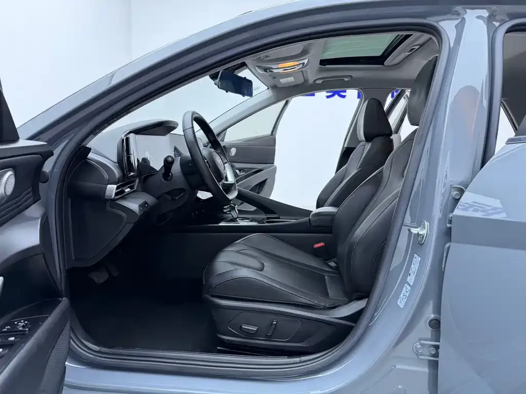 Hyundai Elantra — фото 3