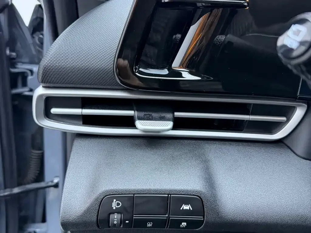 Hyundai Elantra — фото 9
