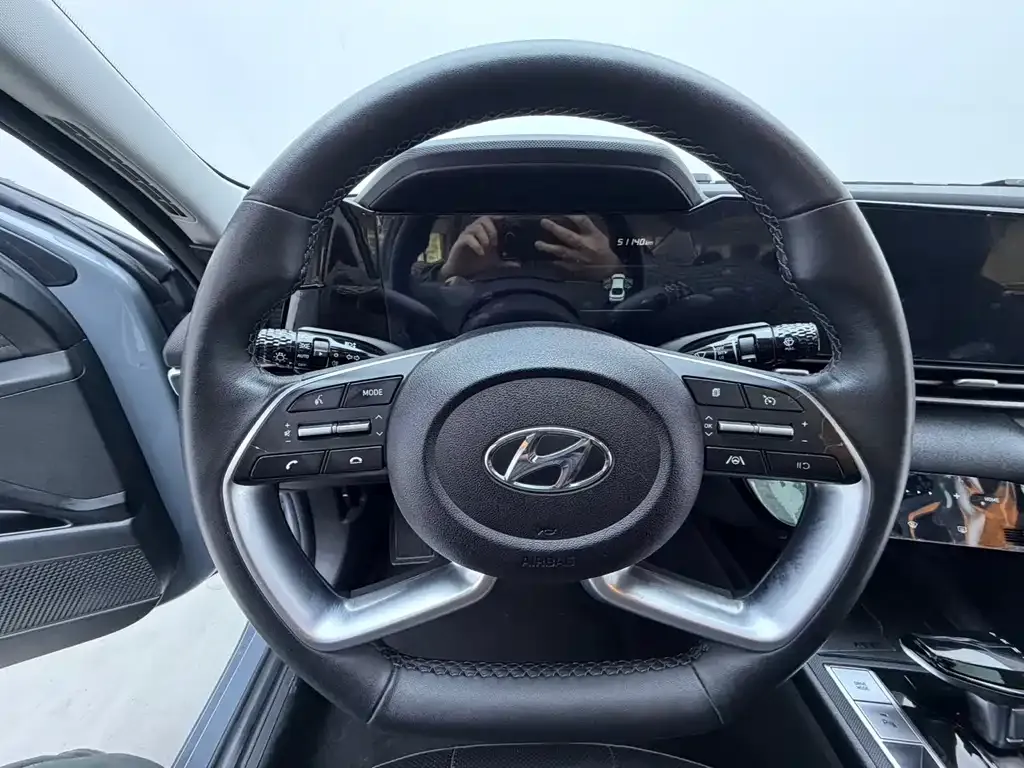 Hyundai Elantra — фото 8