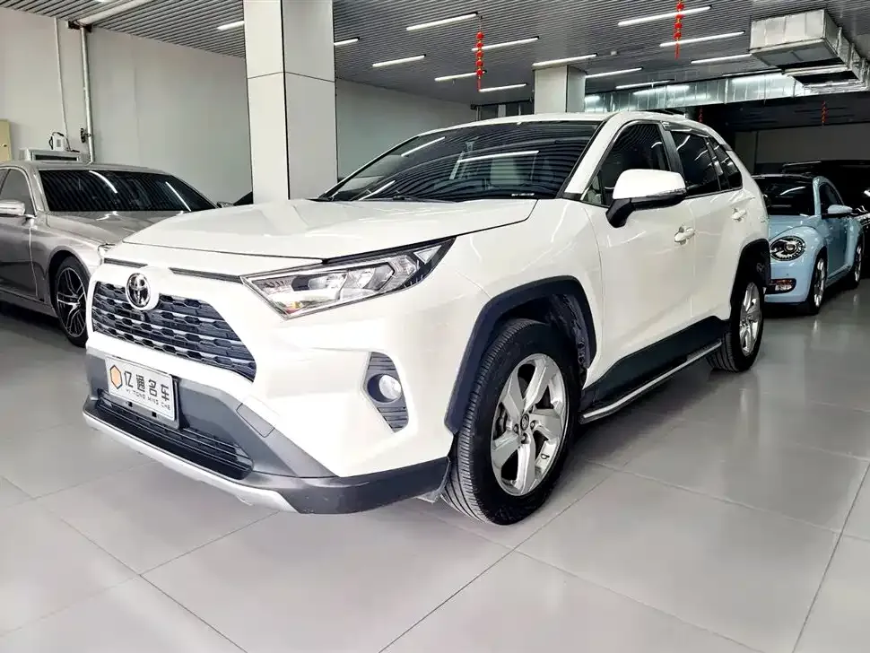 Toyota RAV4 2022 из CN, фото 1