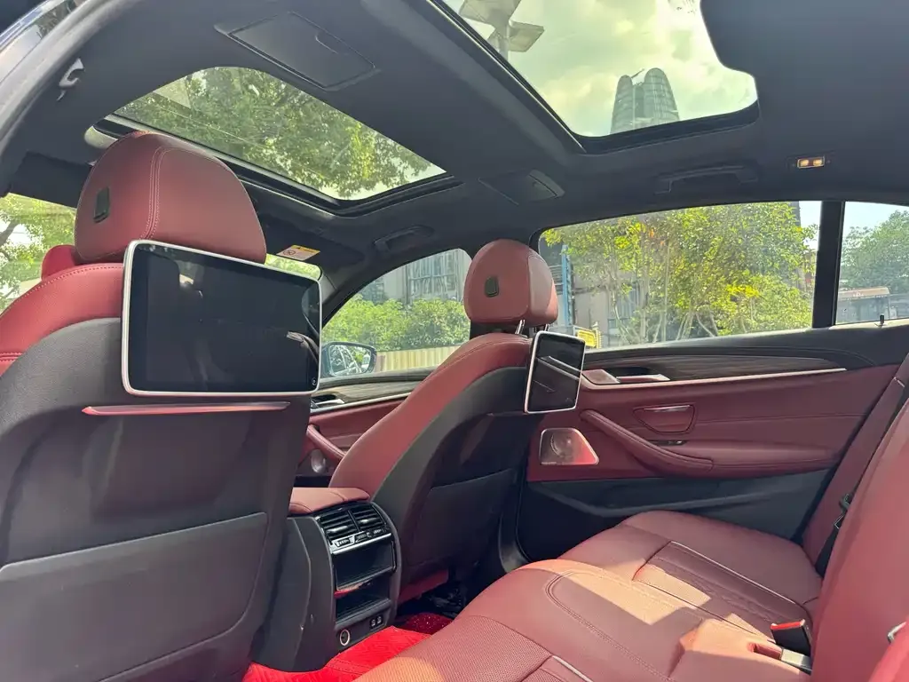 BMW 5 Series 2022 из CN, фото 2