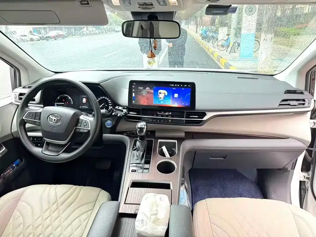 Toyota Granvia — фото 7