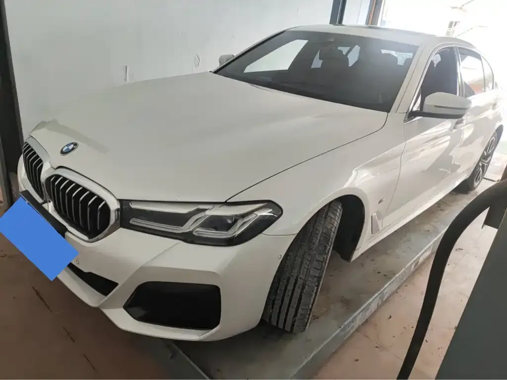 BMW 5 Series — фото 1