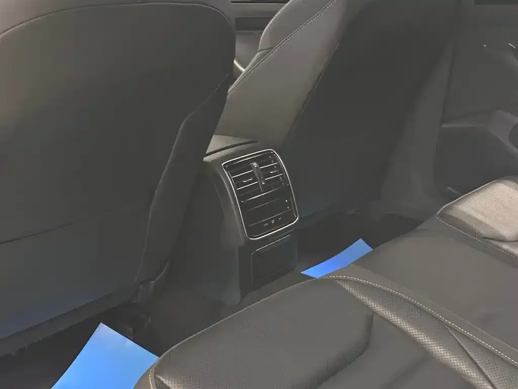 Volkswagen CC 2023 из CN, фото 3