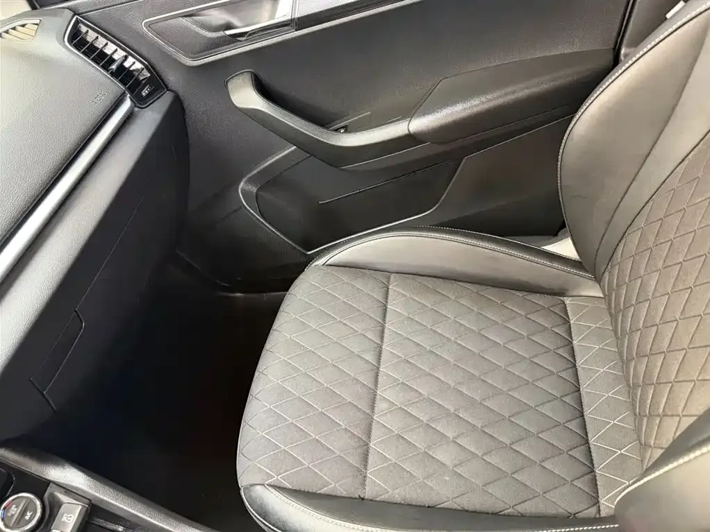 Skoda Karoq — фото 10