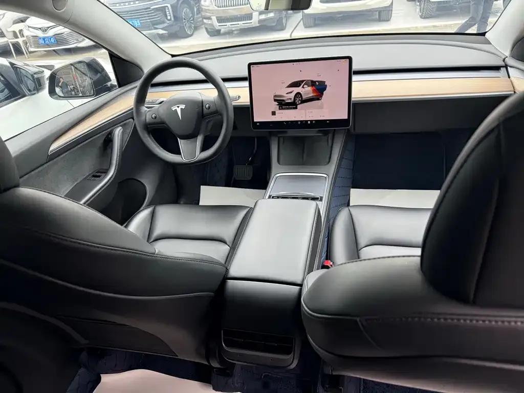 Tesla Model Y — фото 4