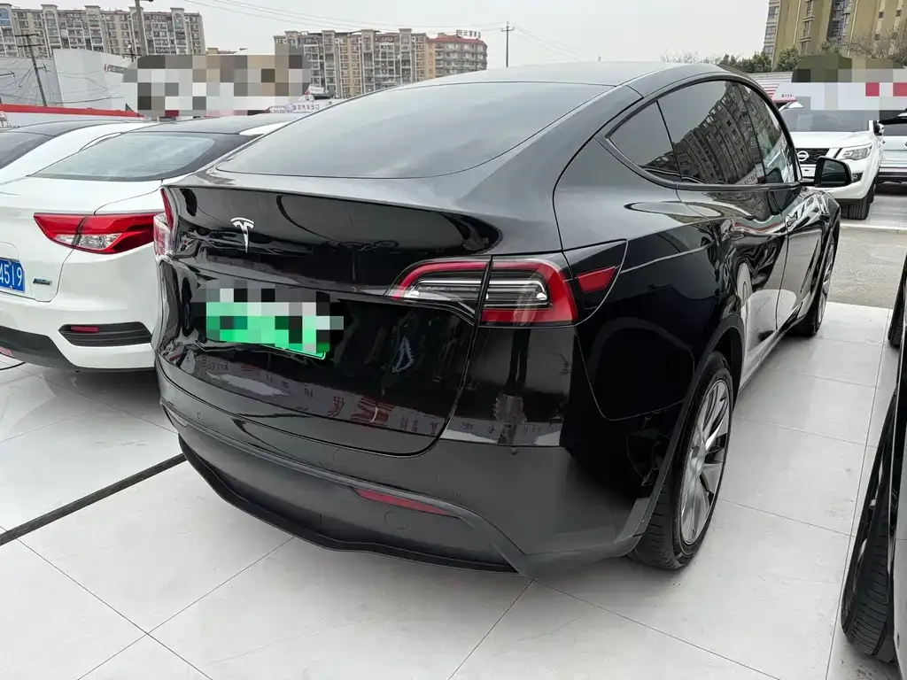 Tesla Model Y — фото 7