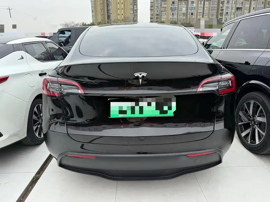 Tesla Model Y — фото 8