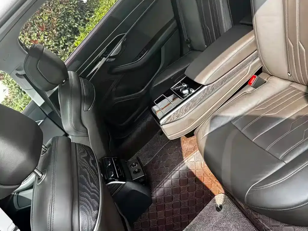 Audi A8 2023 из CN, фото 10