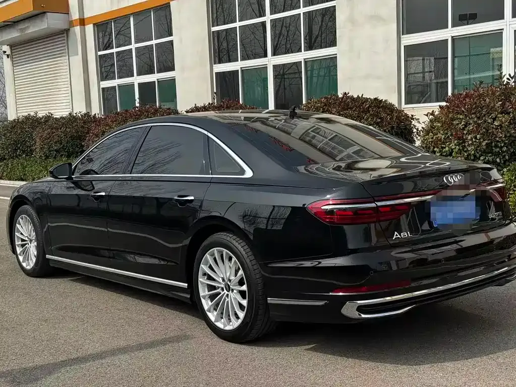 Audi A8 2023 из CN, фото 4