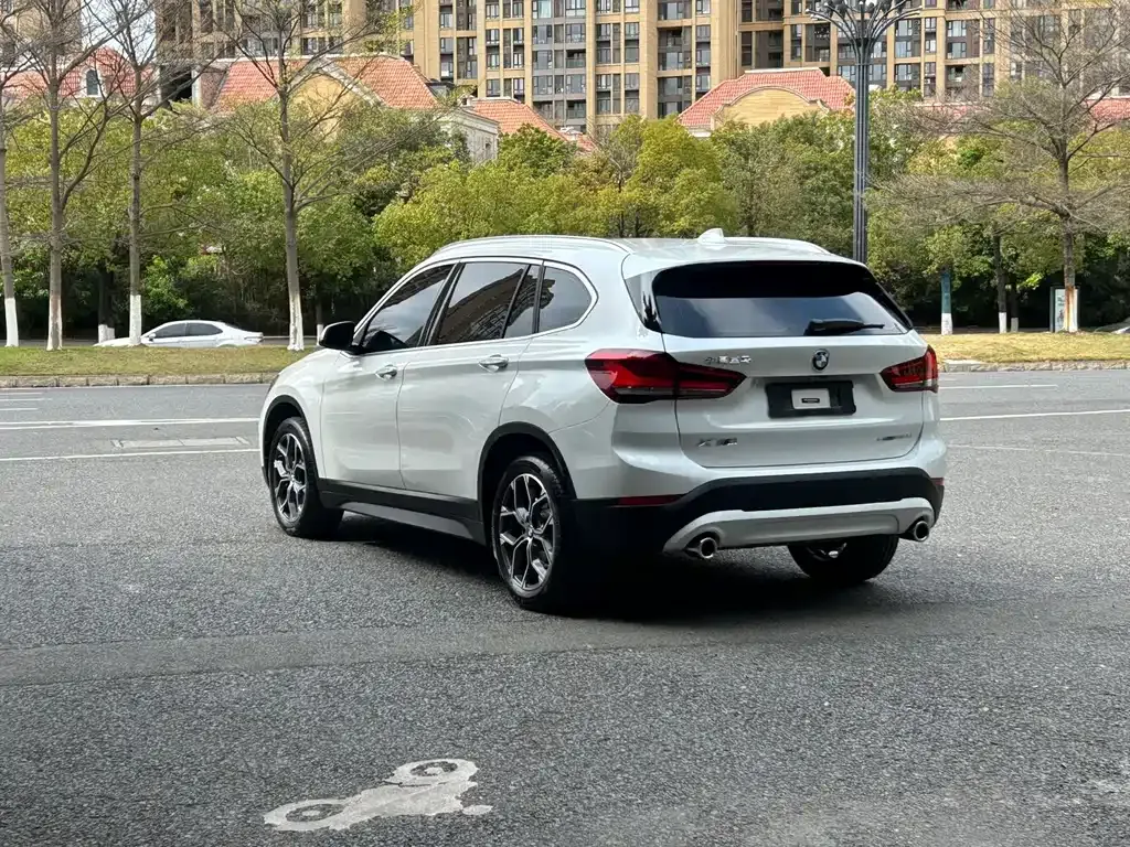 BMW X1 — фото 8